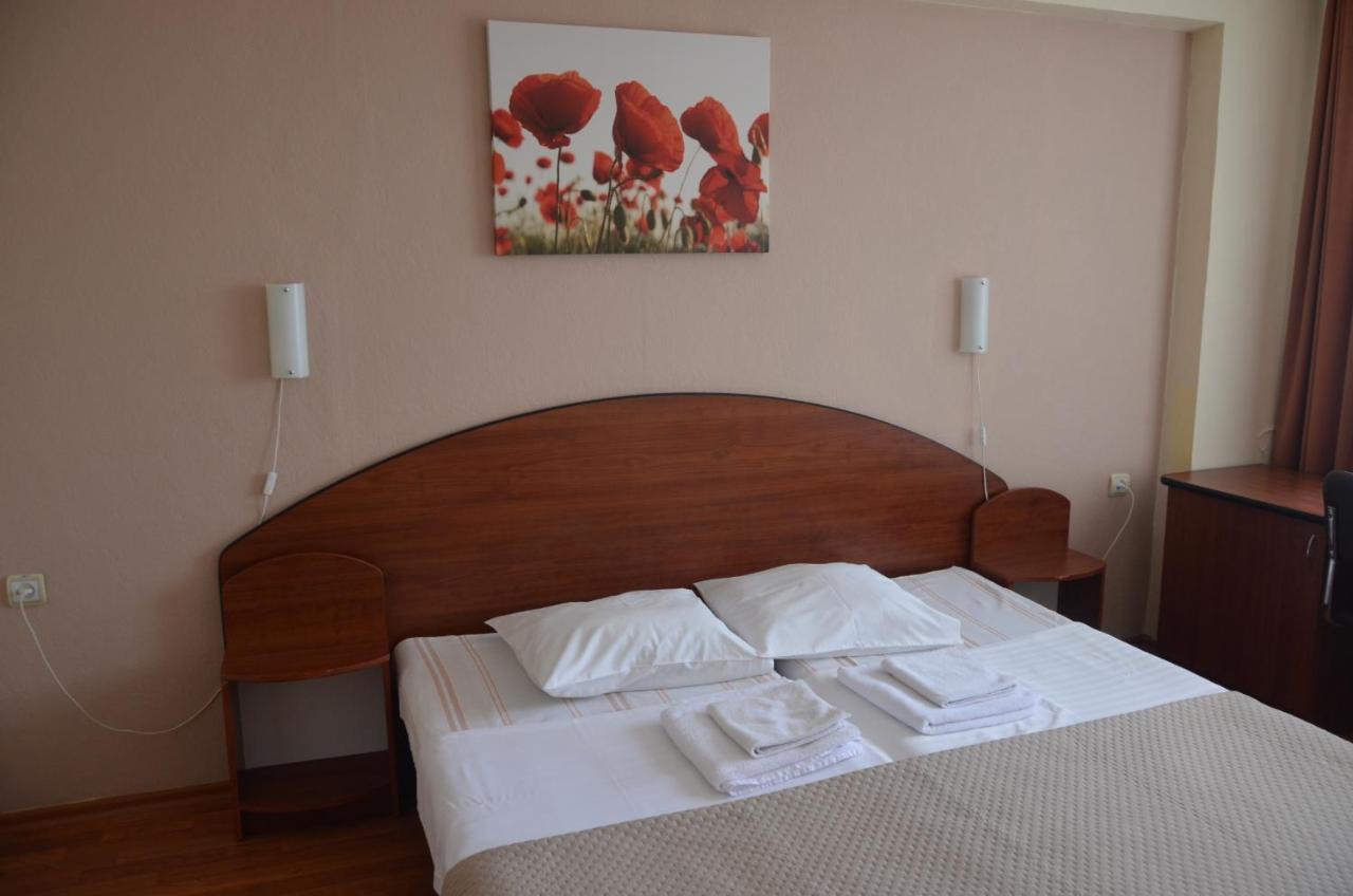 Latgale Hotel Rezekne Bagian luar foto