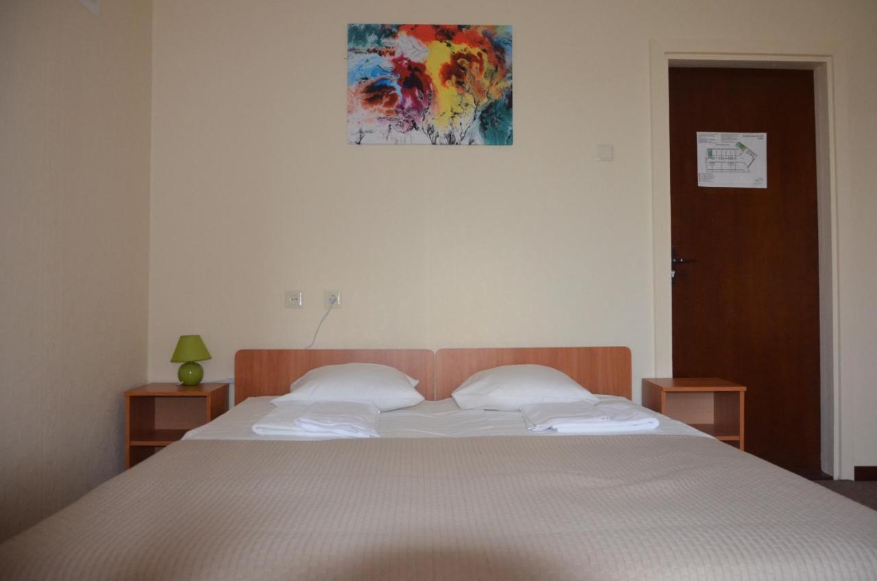 Latgale Hotel Rezekne Bagian luar foto