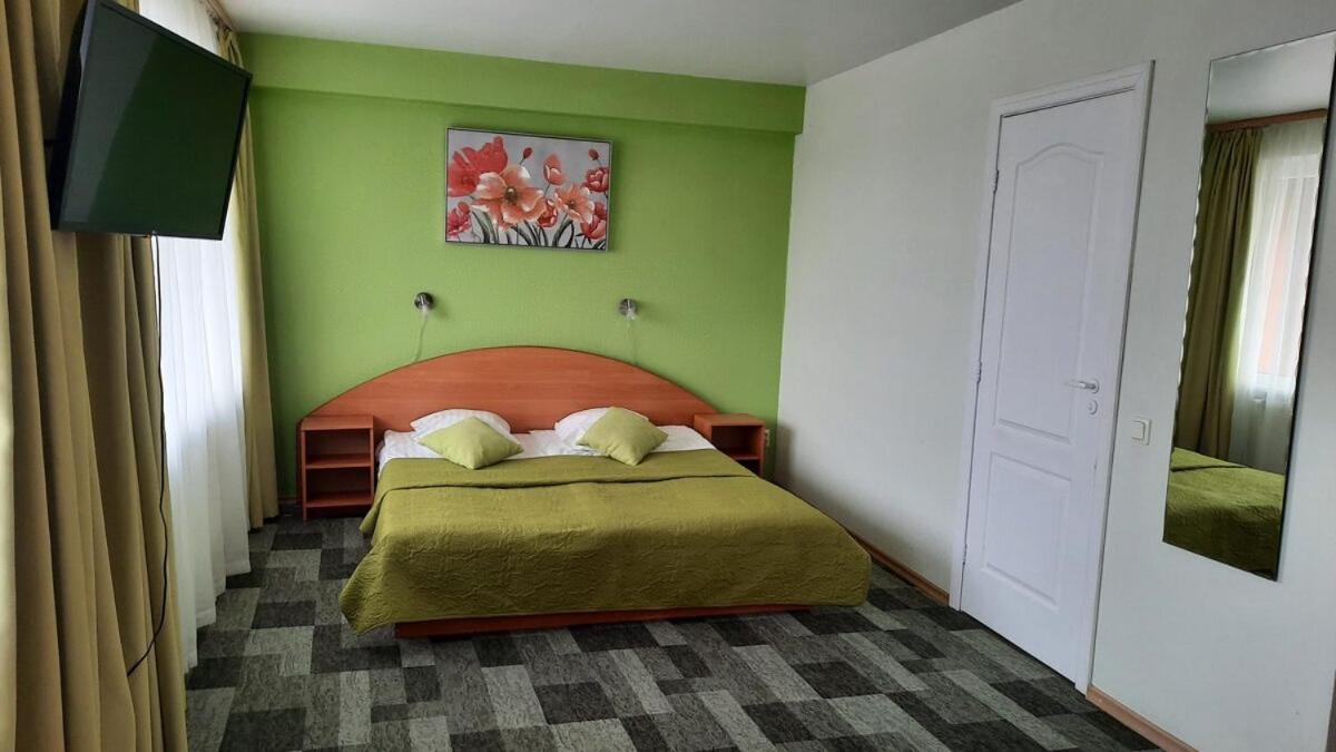Latgale Hotel Rezekne Bagian luar foto