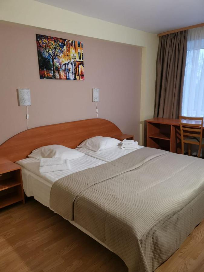 Latgale Hotel Rezekne Bagian luar foto