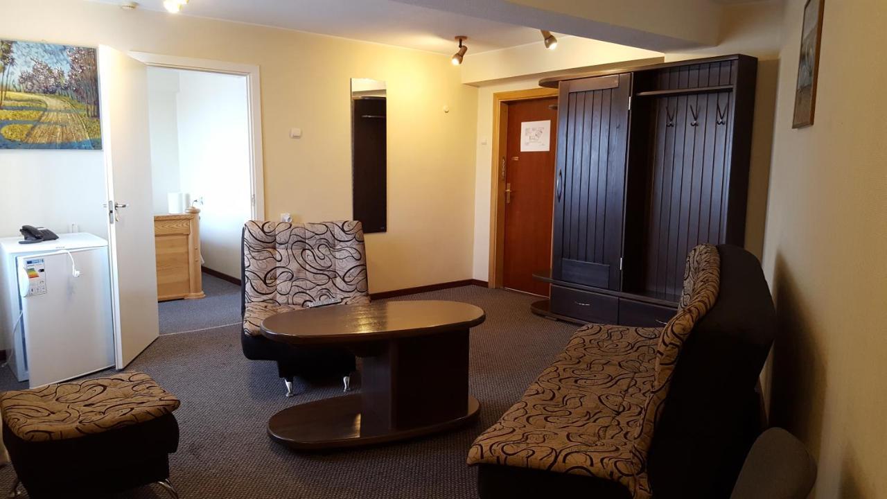 Latgale Hotel Rezekne Bagian luar foto