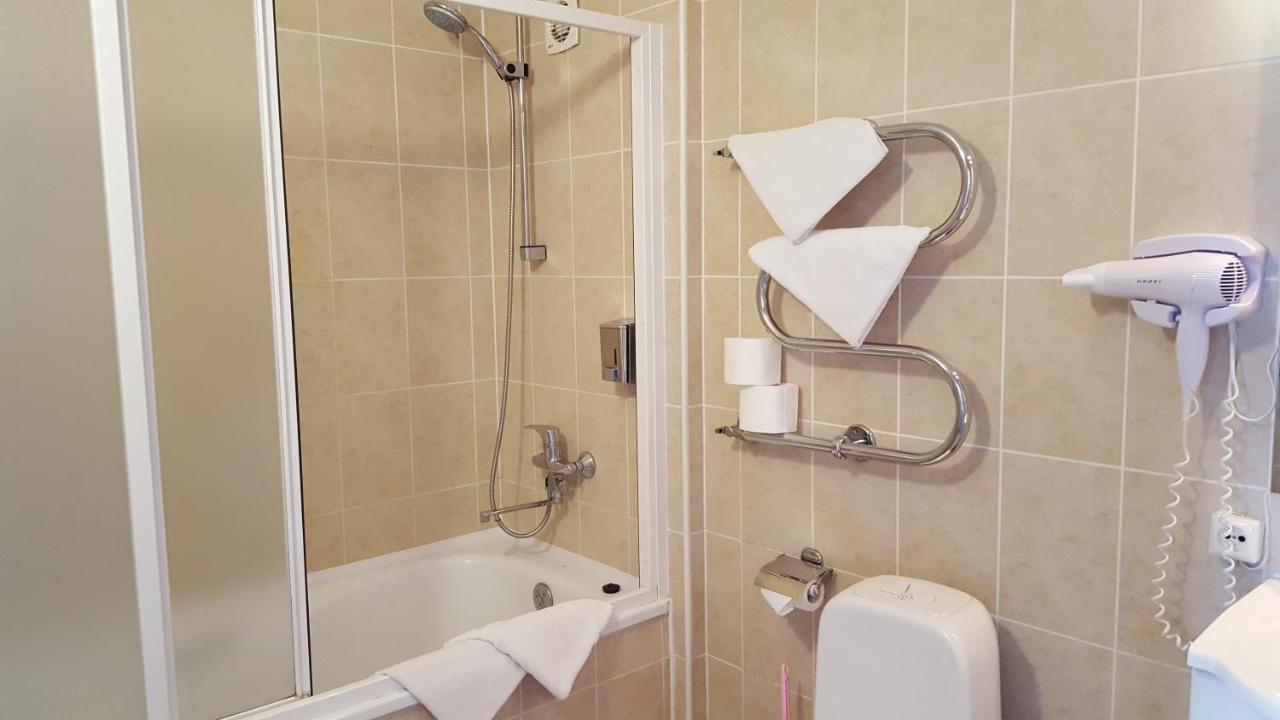 Latgale Hotel Rezekne Bagian luar foto