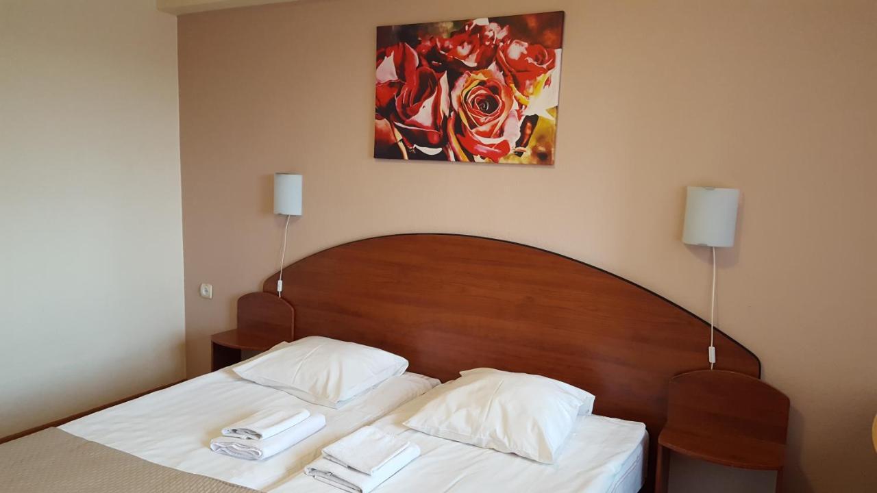 Latgale Hotel Rezekne Bagian luar foto