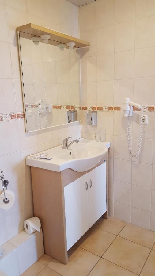 Latgale Hotel Rezekne Bagian luar foto